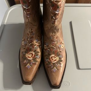 Shyanne Women’s Maisie Floral Embroidered Western Leather Boots, Size 9 Med